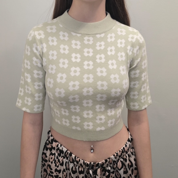Princess Polly Tops - Princess Polly Green White Floral Mock Neck Sweater Women's Size Small S/M